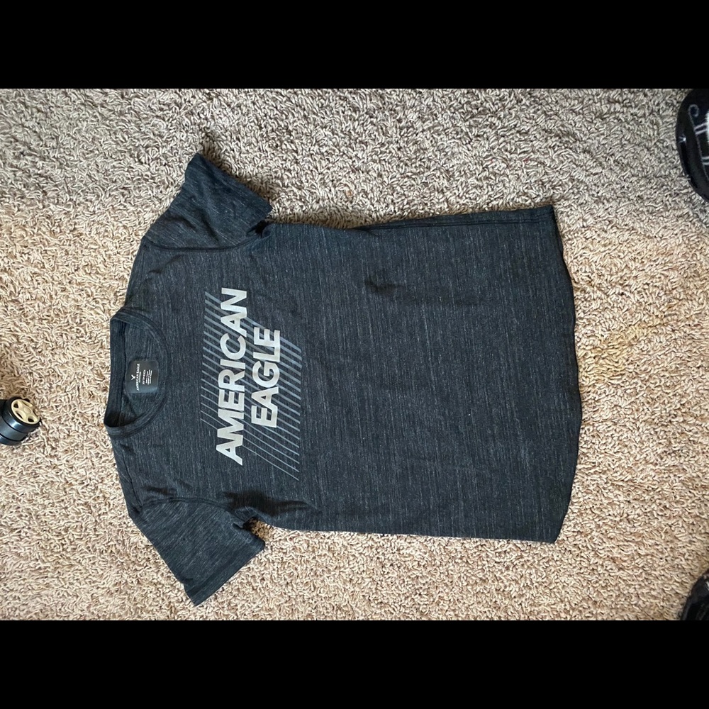 XS men’s AEO shirt